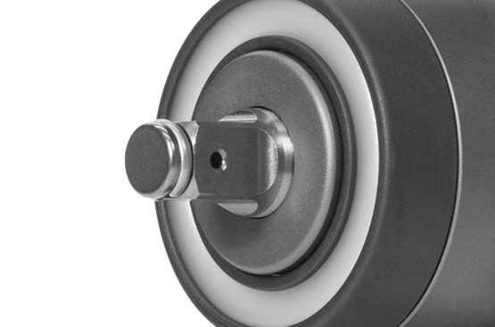 Квадрат 1/2” с проточкой обеспечивает надежное крепление ударных головок.