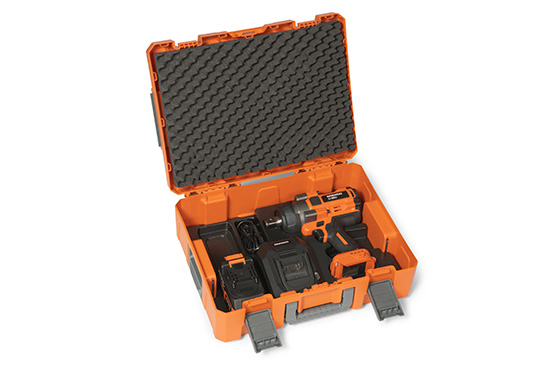 Аккумулятор 21В/ 6.0Ач и зарядное устройство 2.5 А уже в комплекте. Вы сразу можете приступить к работе. Для удобства хранения и транспортировки весь комплект легко размещается в пластиковом кейсе.